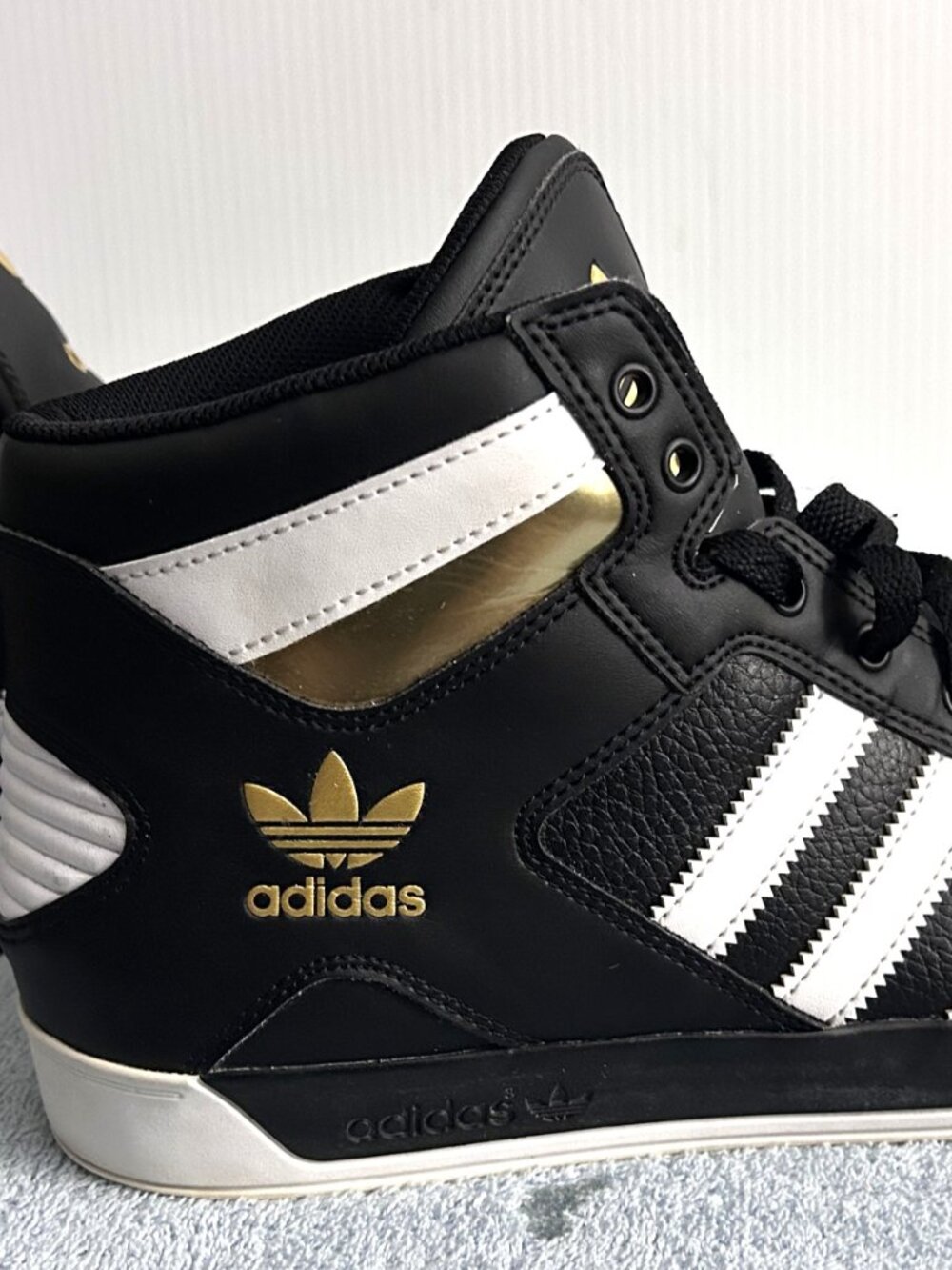 ADIDAS - Picture 10 of 12